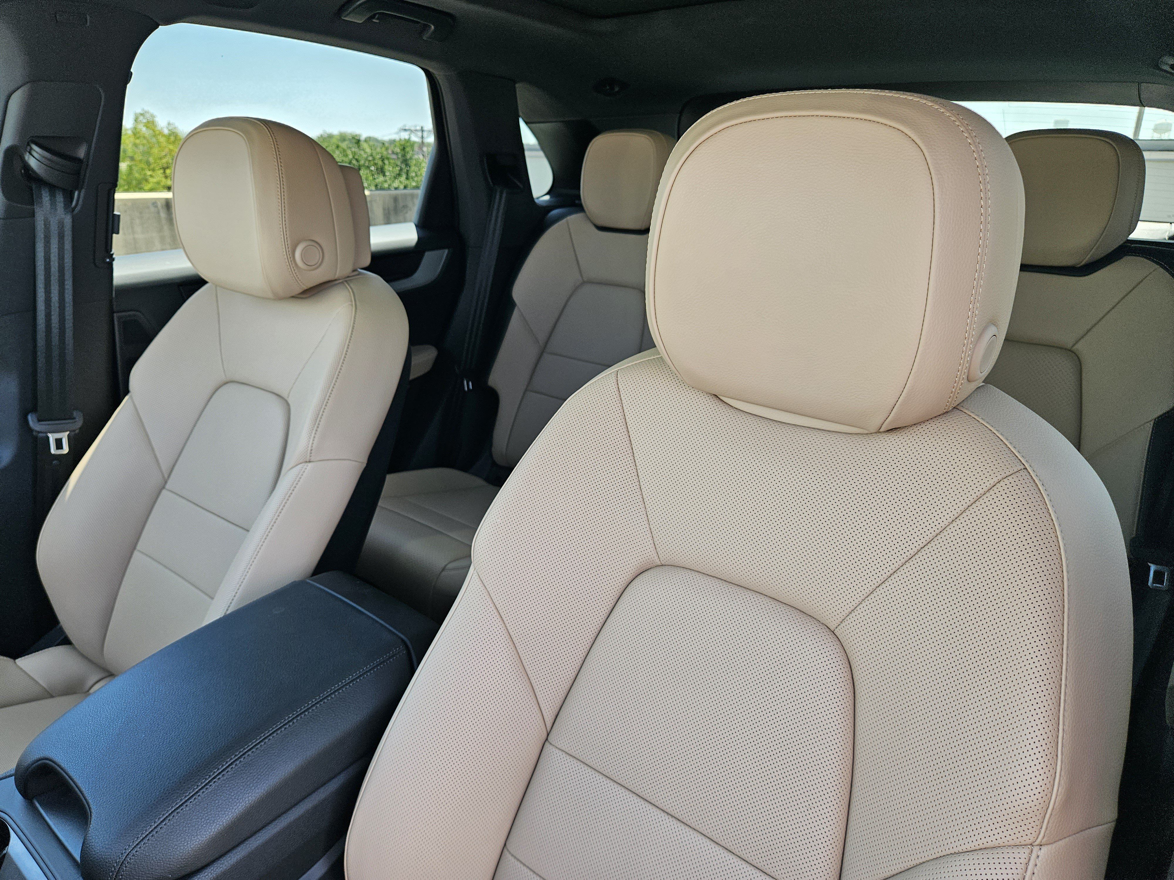 Certified 2026 Porsche Cayenne AWD/4WD image 6