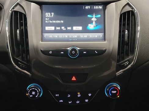 Used 2018 Chevrolet Cruze LT image 20