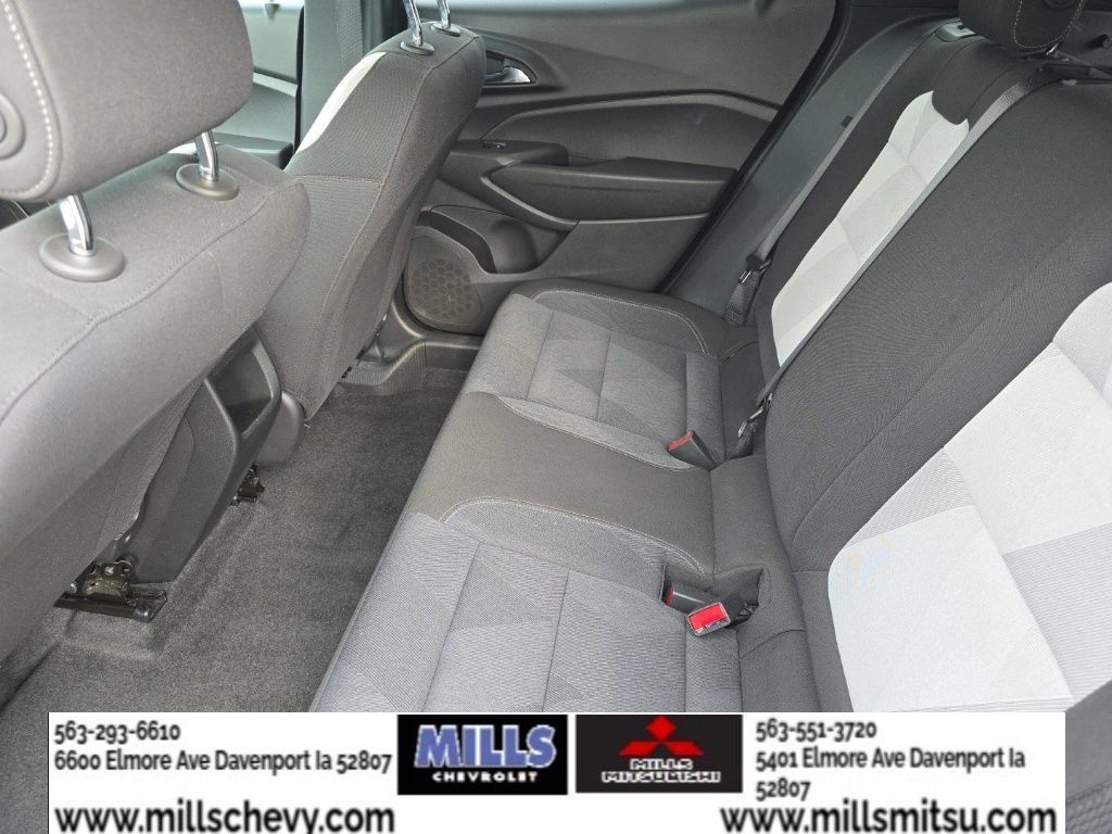 Used 2025 Chevrolet Trax RS w/ Sunroof Package FWD image 15