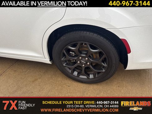 Used 2022 Chrysler 300 Touring w/ Sport Appearance Package image 47
