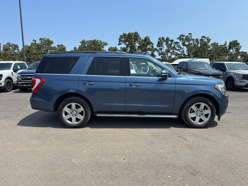 Used 2018 Ford Expedition XLT w/ Equipment Group 202A RWD image 4