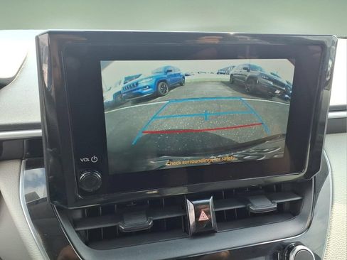 Used 2023 Toyota Corolla LE FWD image 9