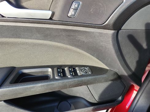 Used 2018 Ford Fusion SE w/ Equipment Group 201A image 16