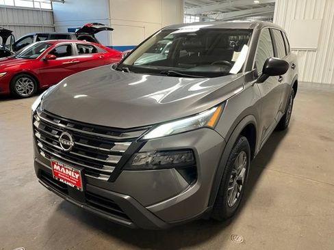Used 2024 Nissan Rogue S AWD/4WD image 7