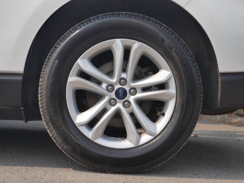 Used 2019 Ford Edge SEL w/ Equipment Group 201A AWD/4WD image 16