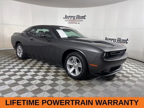Used 2023 Dodge Challenger SXT image 4