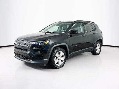 Used 2022 Jeep Compass Latitude image 3