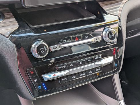 Used 2023 Ford Explorer Limited image 23