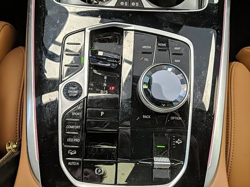 Used 2024 BMW X7 xDrive40i w/ Executive Package image 28