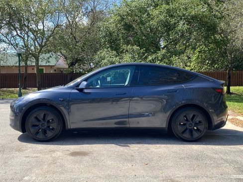 Used 2025 Tesla Model Y Long Range image 4
