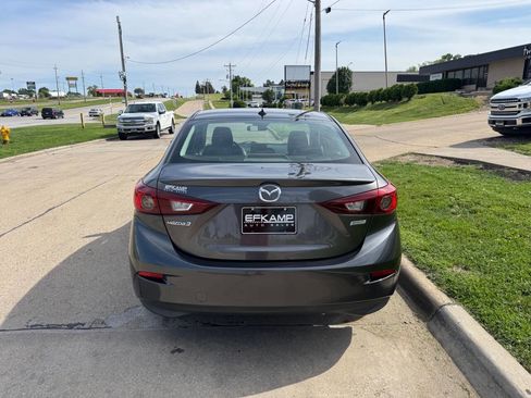 Used 2018 MAZDA MAZDA3 Touring FWD image 4