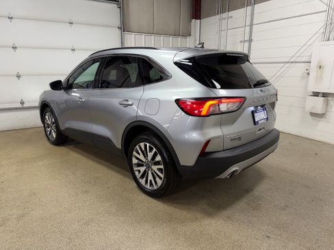 Certified 2022 Ford Escape Titanium AWD/4WD image 8
