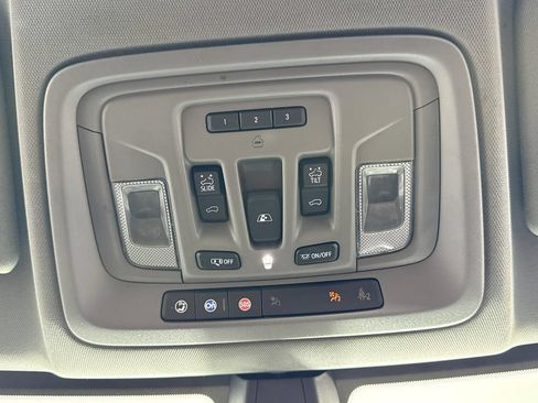 Used 2020 Chevrolet Silverado 1500 LT Trail Boss AWD/4WD image 19