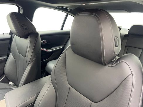 Used 2025 BMW 330i Sedan image 27