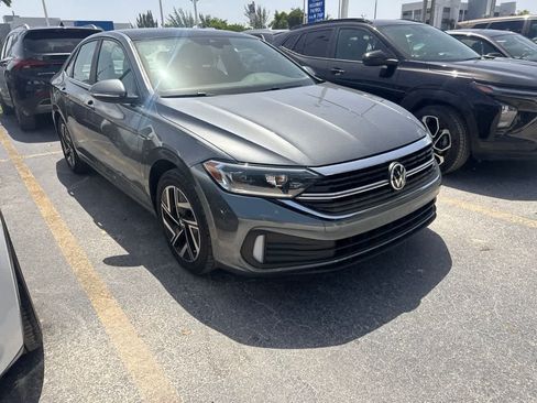 Used 2022 Volkswagen Jetta SEL FWD image 2