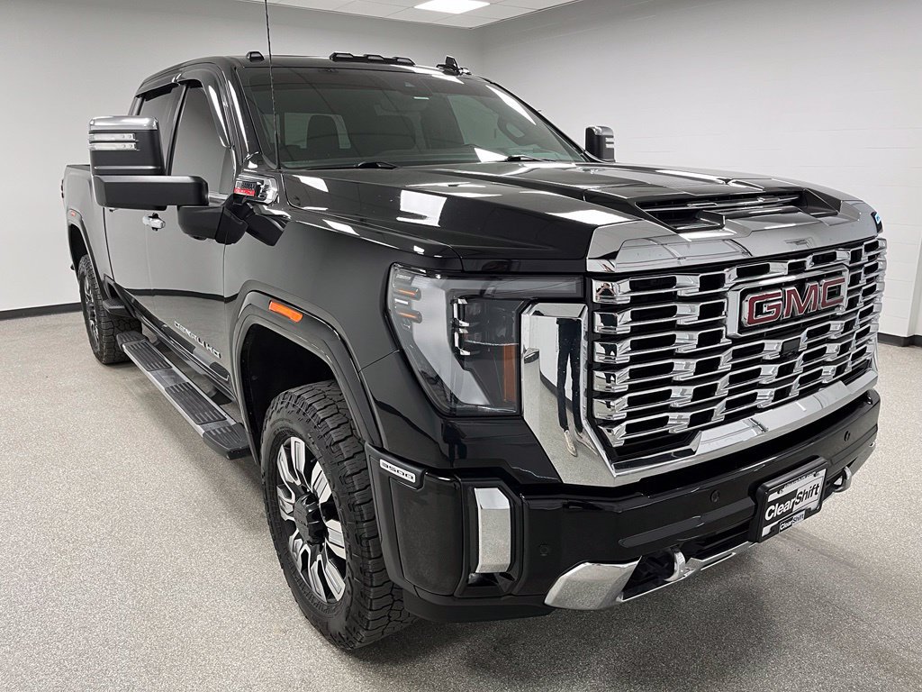 Used 2024 GMC Sierra 3500 Denali w/ Denali Reserve Package AWD/4WD image 2