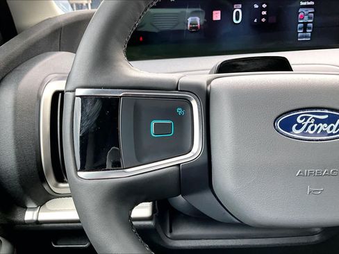 Used 2025 Ford Expedition Active RWD image 24