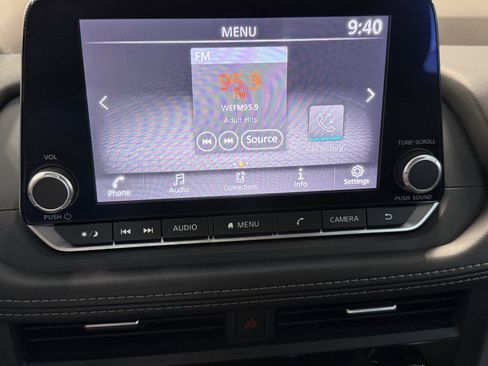Used 2023 Nissan Rogue S FWD image 10