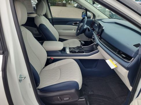 New 2026 Kia Carnival EX FWD image 7
