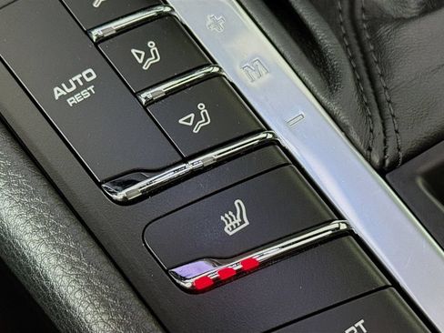 Certified 2018 Porsche Macan AWD/4WD image 22