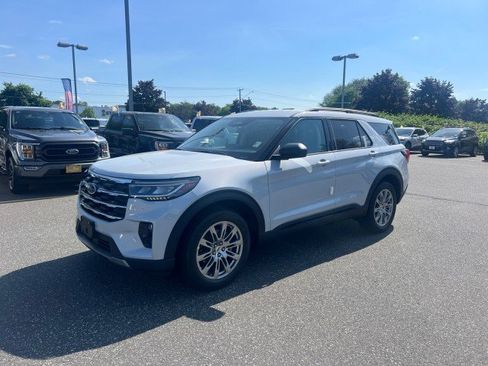 New 2026 Ford Explorer Active w/ Active Comfort Package AWD/4WD image 3