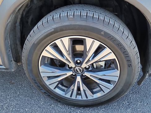 Used 2023 Nissan Rogue SV image 9