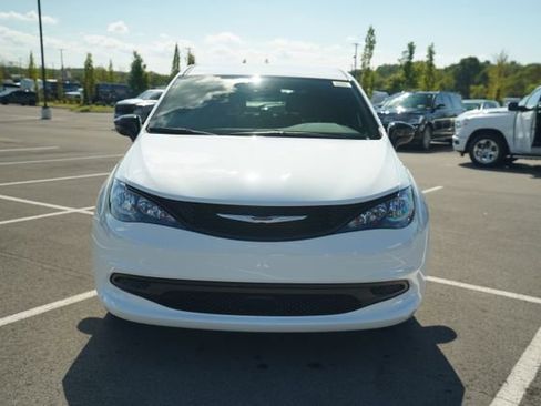 New 2026 Chrysler Voyager LX image 2