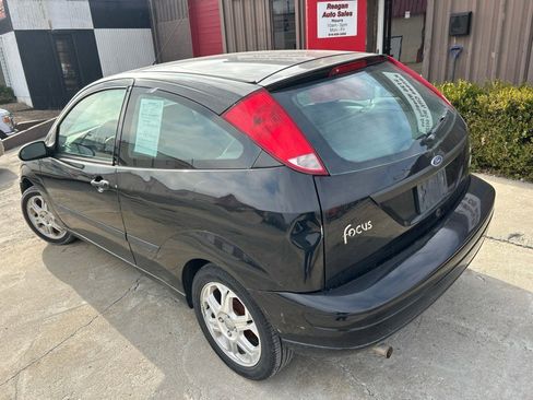 Used 2004 Ford Focus ZX3 Hatchback image 4