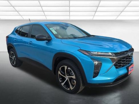 Used 2025 Chevrolet Trax RS w/ Driver Confidence Package image 1