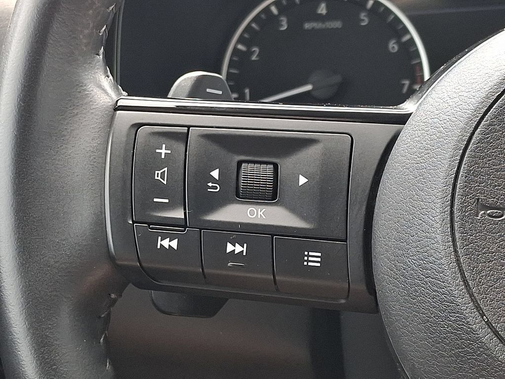 Used 2023 Nissan Pathfinder SL AWD/4WD image 24