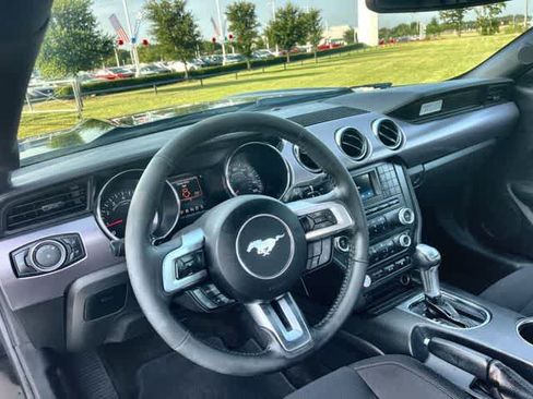 Used 2017 Ford Mustang Coupe RWD image 15