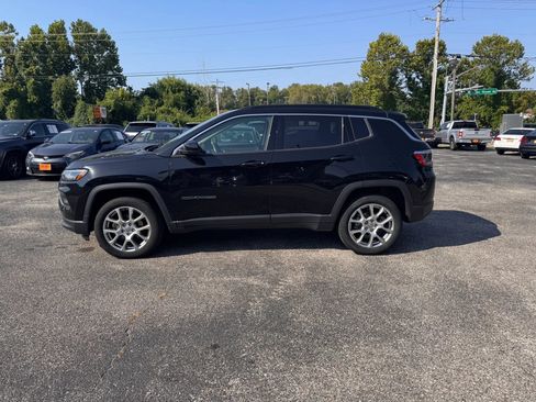 Used 2022 Jeep Compass Latitude AWD/4WD image 2