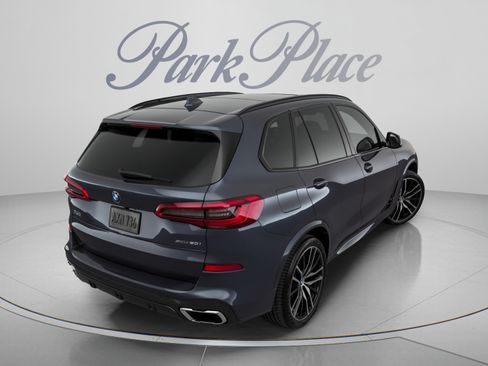 Used 2019 BMW X5 xDrive50i w/ M Sport Package AWD/4WD image 4