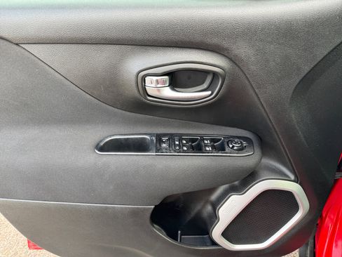 Used 2021 Jeep Renegade Sport image 15