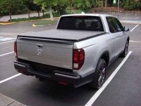 Used 2020 Honda Ridgeline Sport image 7