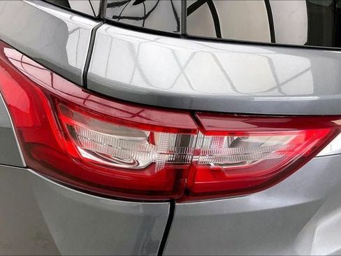 Used 2020 Chevrolet Traverse LT FWD image 26