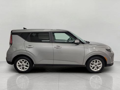 Used 2025 Kia Soul LX w/ LX Technology Package FWD image 11