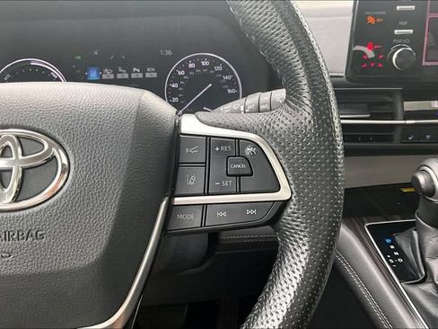 Used 2022 Toyota Sienna Limited AWD/4WD image 18