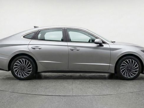 Used 2025 Hyundai Sonata SEL FWD image 11