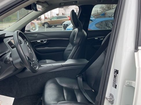 Used 2020 Volvo XC90 T6 Momentum image 7