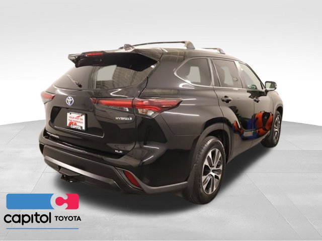Used 2024 Toyota Highlander XLE AWD/4WD image 2