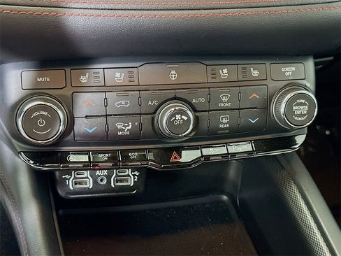 Used 2024 Dodge Durango GT image 28