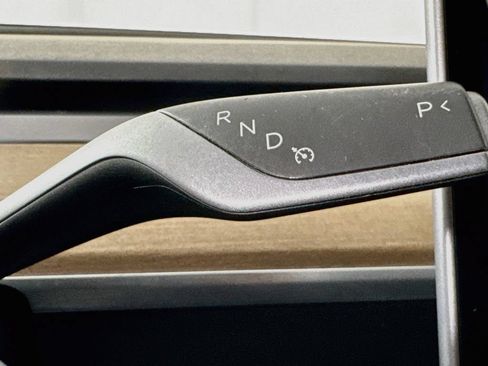 Used 2022 Tesla Model Y Long Range AWD/4WD image 21