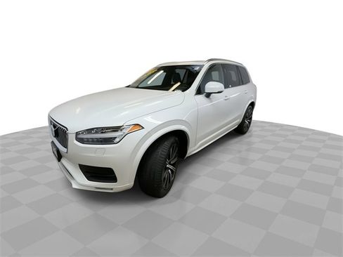 Used 2023 Volvo XC90 B5 Core w/ Climate Package image 4