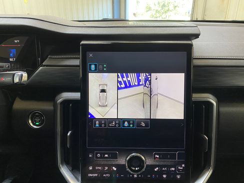 Used 2025 GMC Acadia Elevation image 51