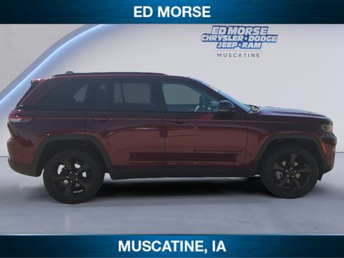 Certified 2024 Jeep Grand Cherokee Limited w/ Black Appearance Package AWD/4WD image 6