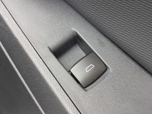 New 2026 Chevrolet Equinox LT w/ Safety and Technology Package FWD image 33