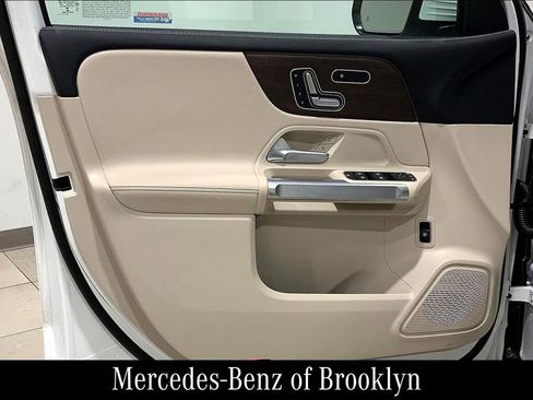 Used 2023 Mercedes-Benz GLB 250 4MATIC image 24