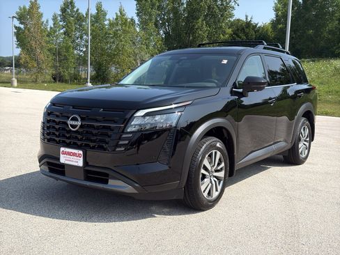 New 2026 Nissan Pathfinder SL AWD/4WD image 2