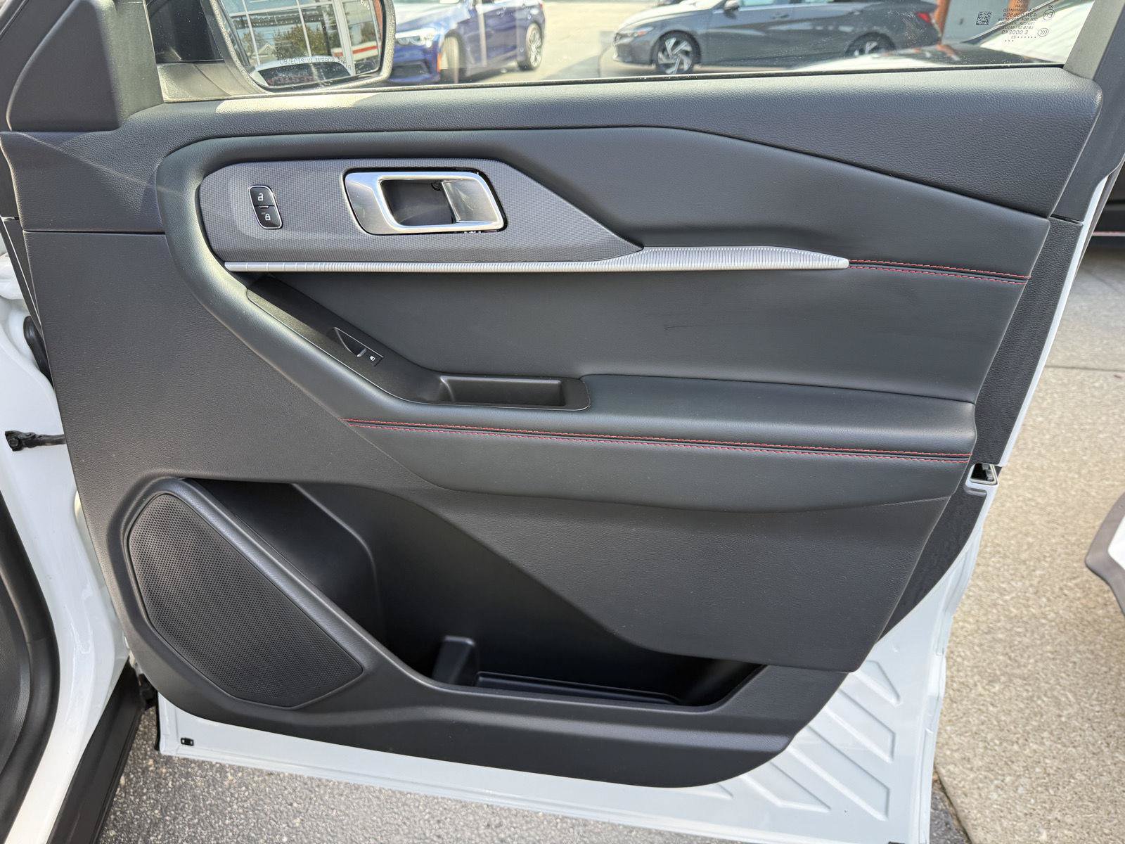 Used 2025 Ford Explorer ST-Line w/ ST-Line Street Pack AWD/4WD image 18